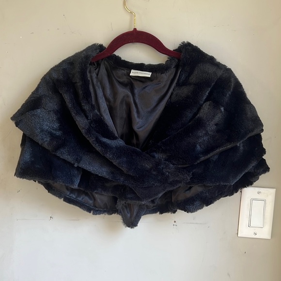 nicole marciano Accessories - Faux fur black wrap shawl collar